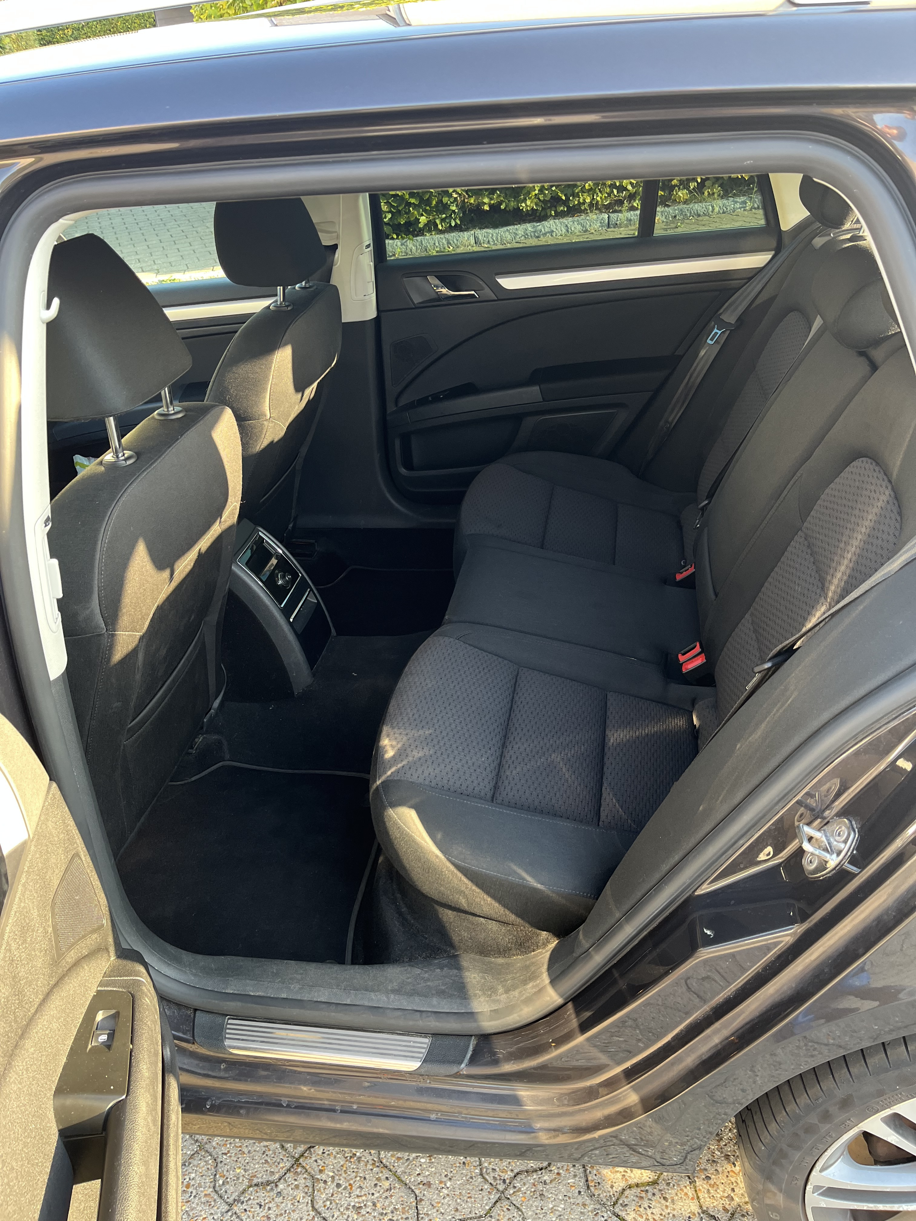 Brun Skoda SUPERB COMBI fra 2010