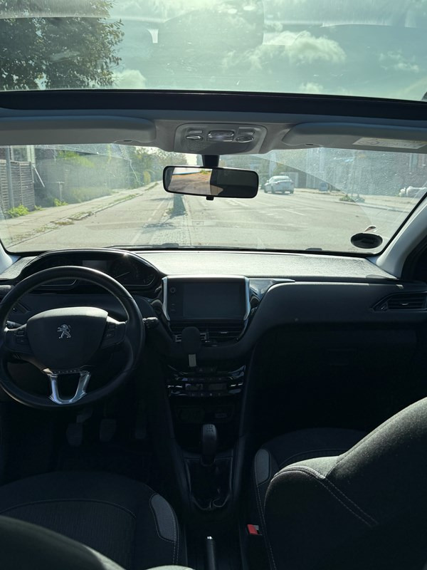 undefined Peugeot 208 fra 2016