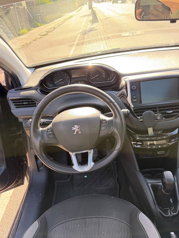 undefined Peugeot 208 fra 2016