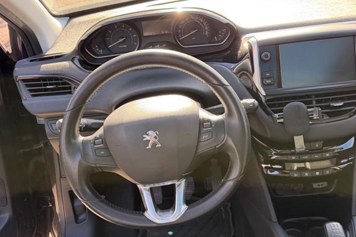 undefined Peugeot 208 fra 2016