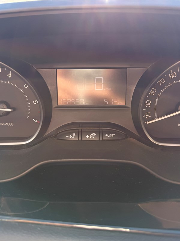 undefined Peugeot 208 fra 2016