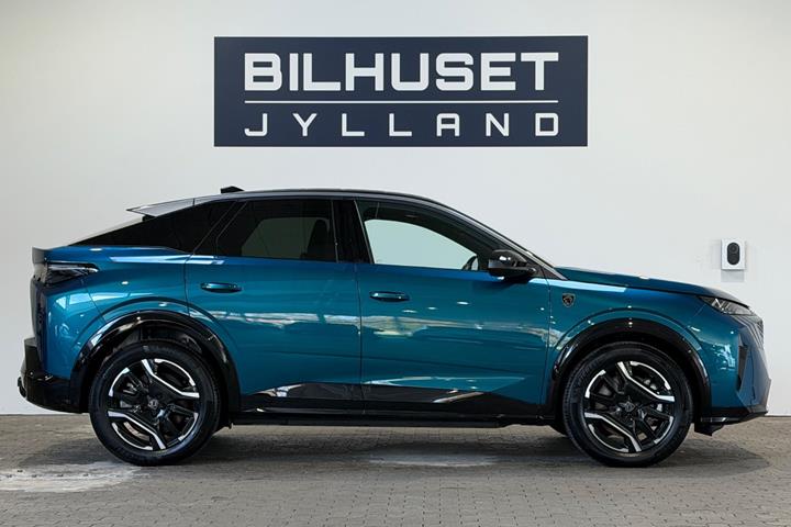 Blå Peugeot e-3008 fra 2025