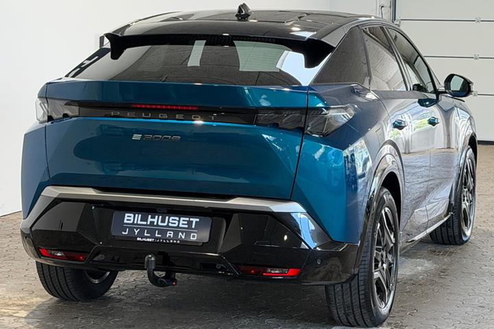 Blå Peugeot e-3008 fra 2025
