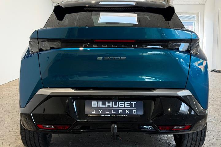 Blå Peugeot e-3008 fra 2025