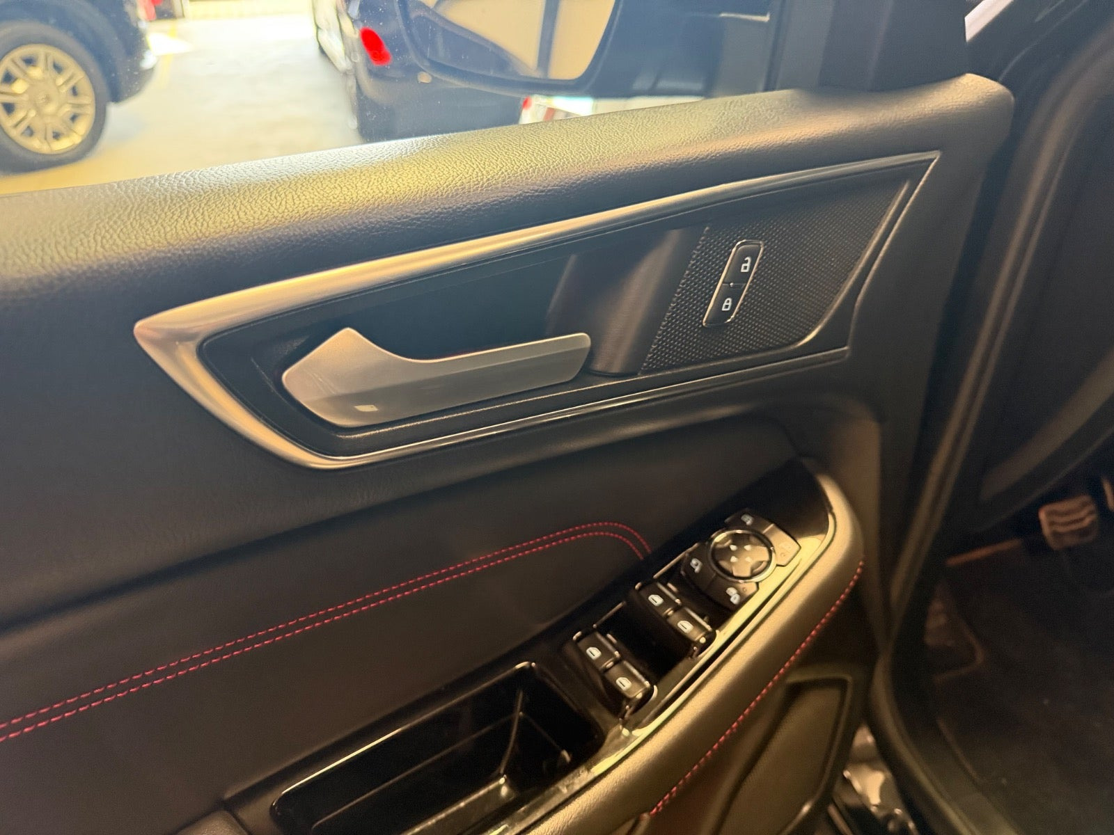 Sort Ford S-MAX fra 2019