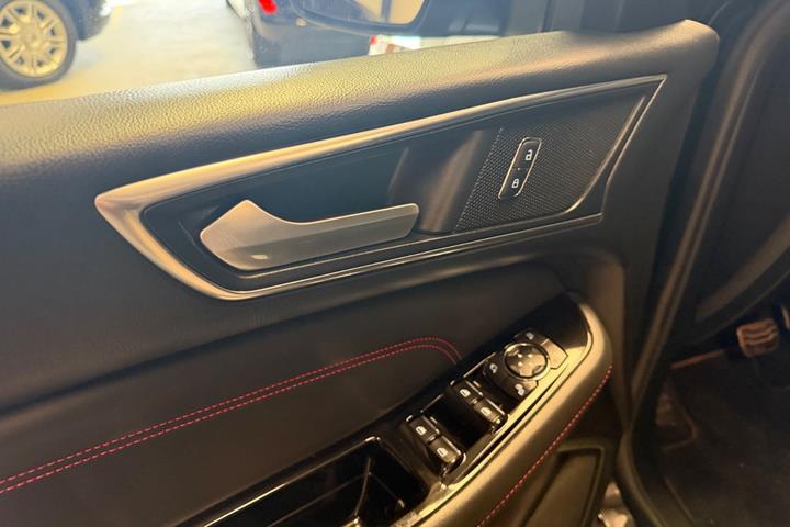 Sort Ford S-MAX fra 2019