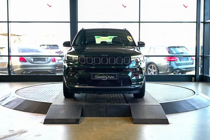 Grøn Jeep Compass fra 2021