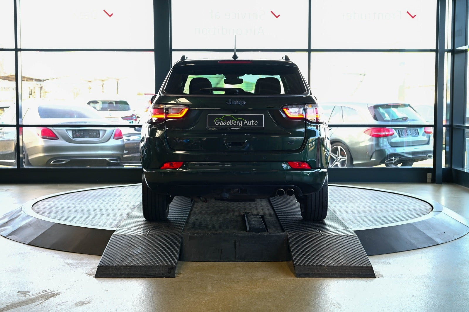 Grøn Jeep Compass fra 2021