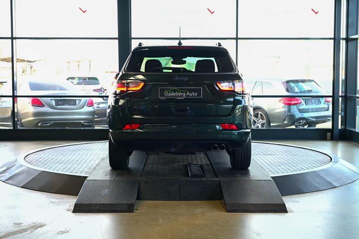 Grøn Jeep Compass fra 2021