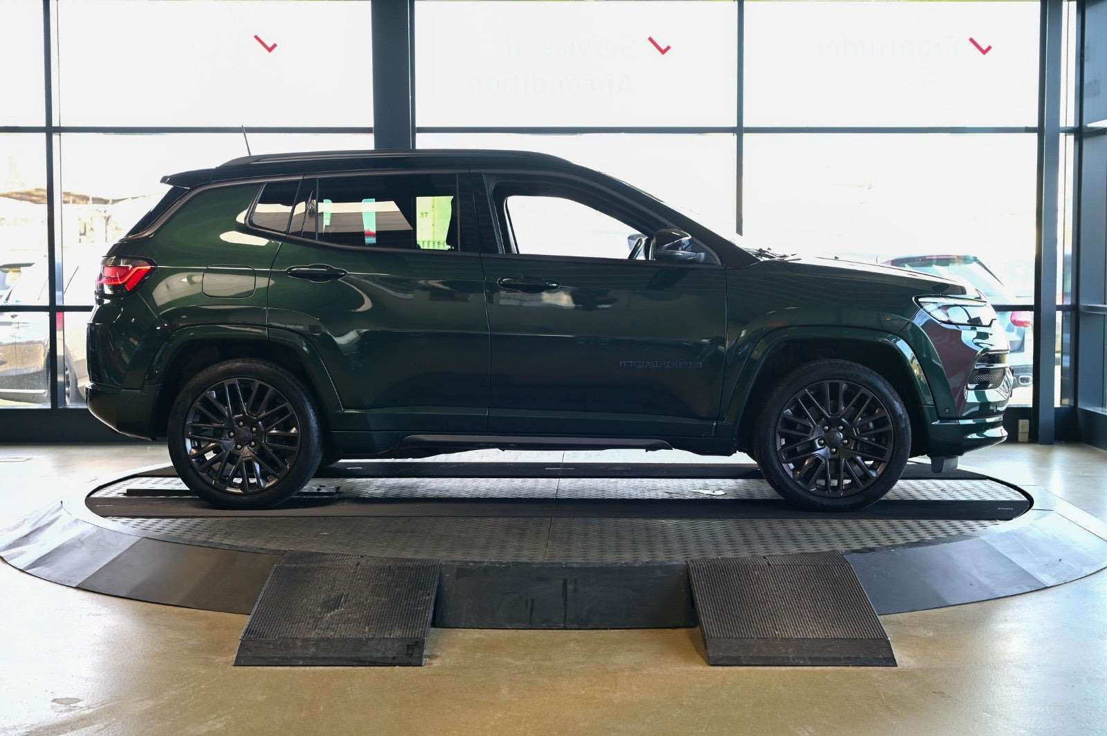 Grøn Jeep Compass fra 2021
