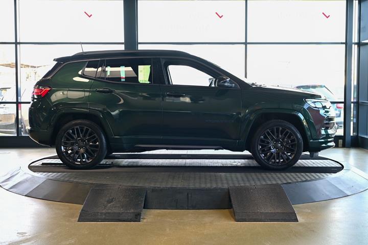 Grøn Jeep Compass fra 2021