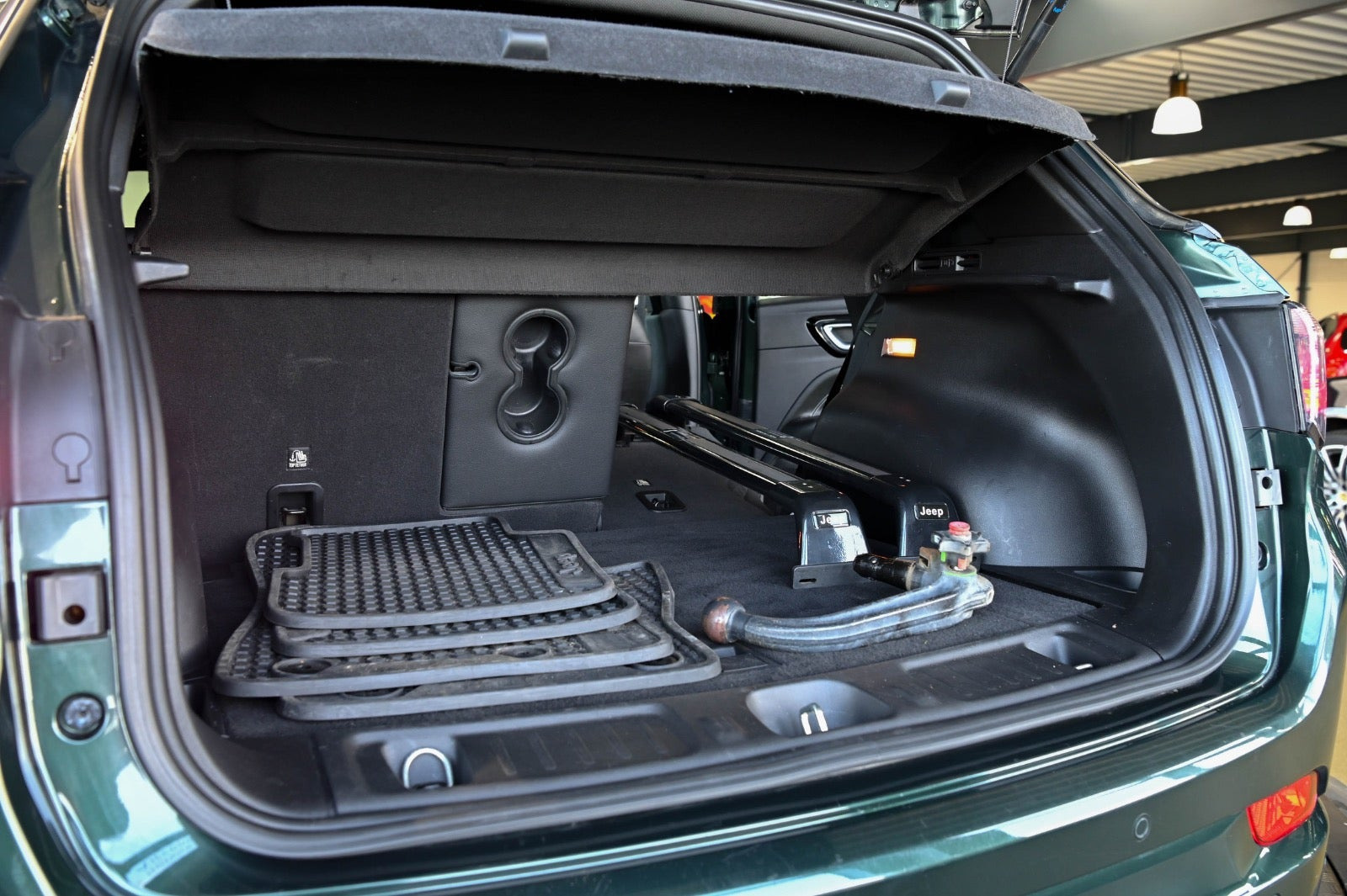 Grøn Jeep Compass fra 2021