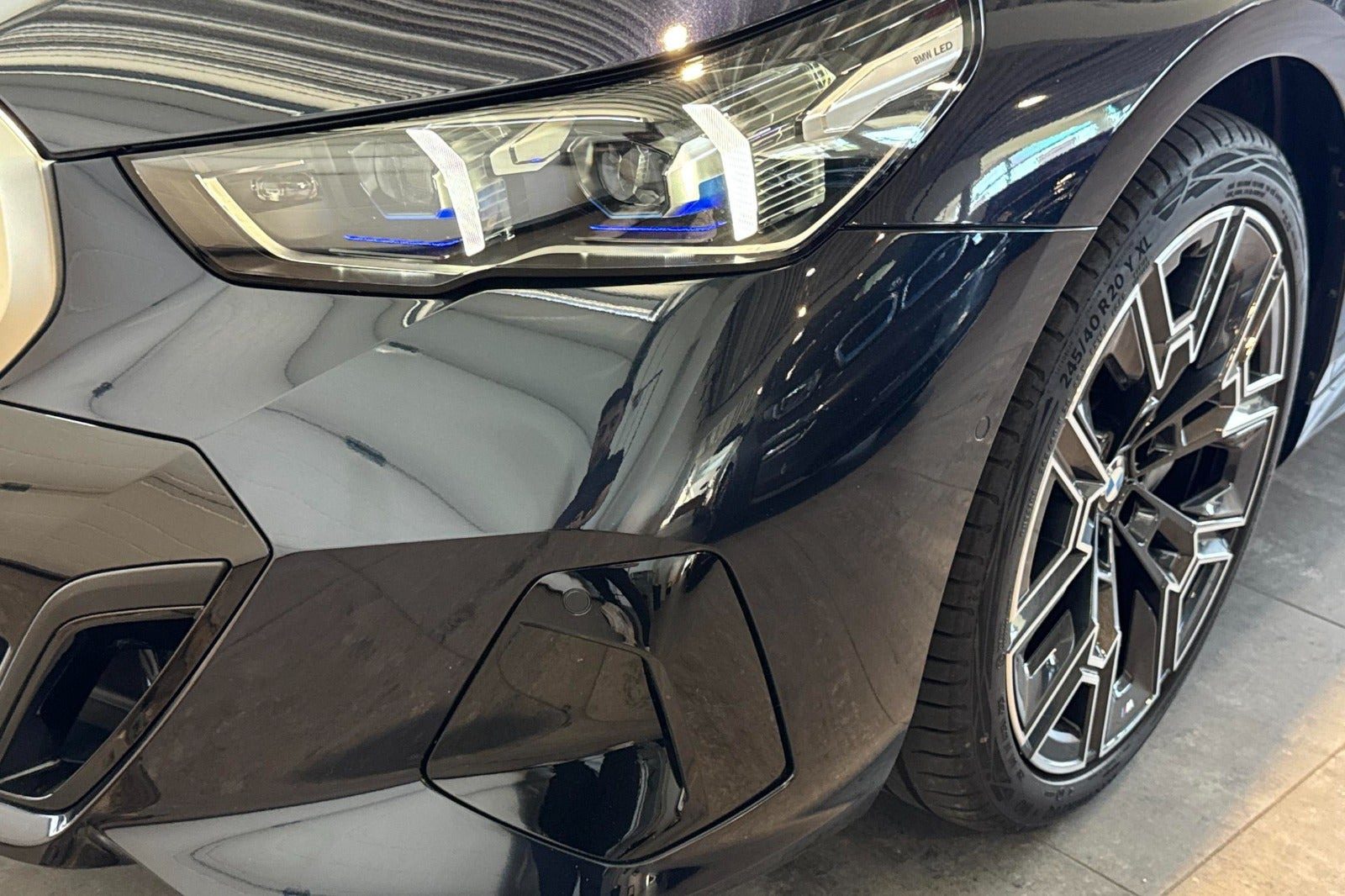 Sort BMW i5 fra 2026