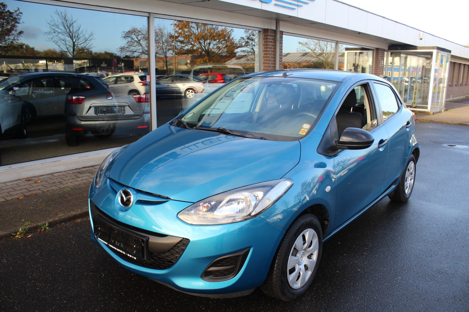 Blå Mazda 2 fra 2014