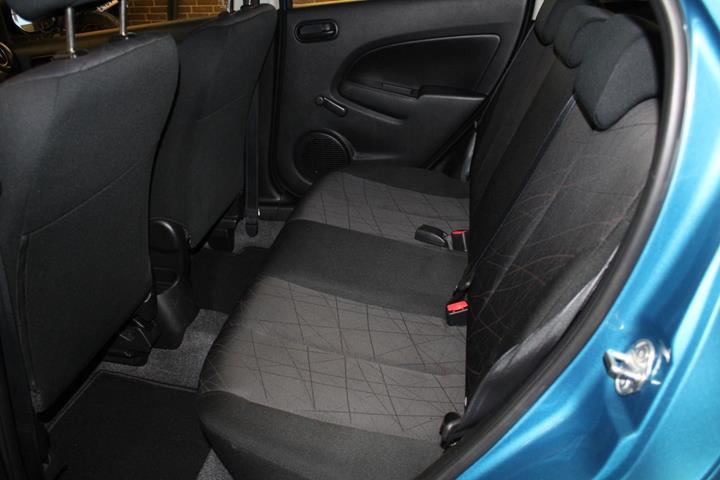 Blå Mazda 2 fra 2014