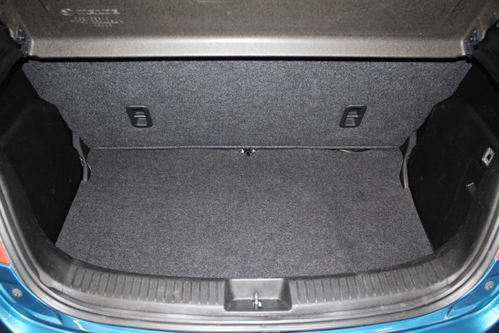 Blå Mazda 2 fra 2014