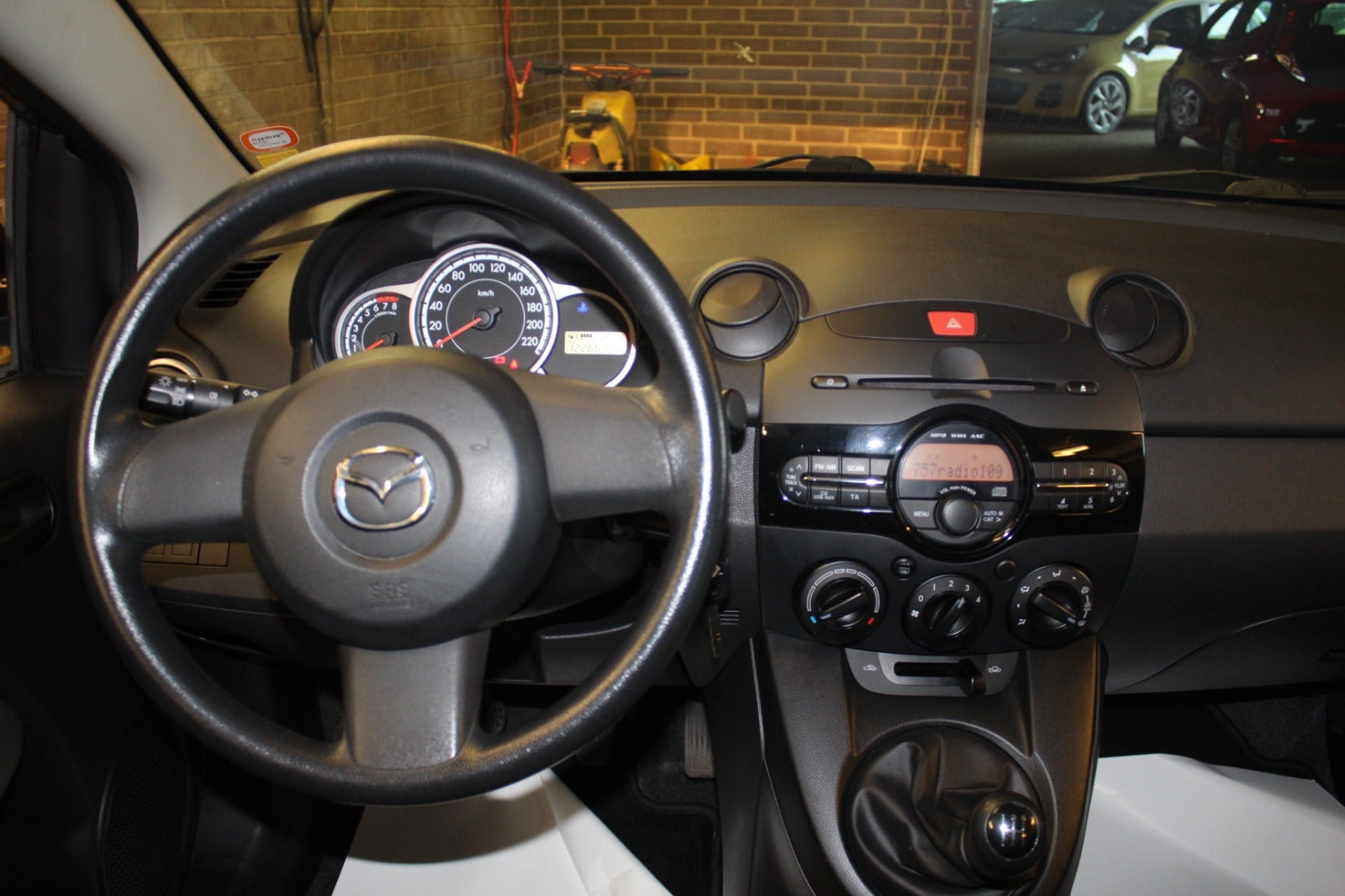 Blå Mazda 2 fra 2014