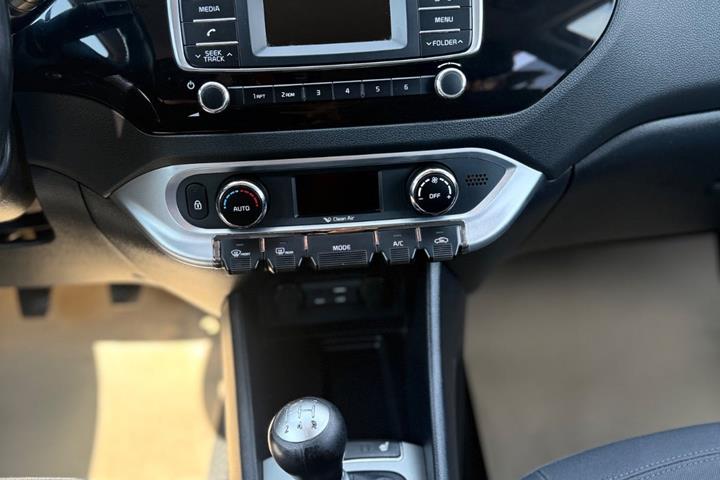 undefined Kia Rio fra 2016