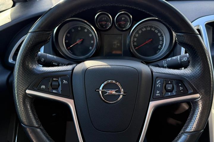 undefined Opel Astra fra 2011