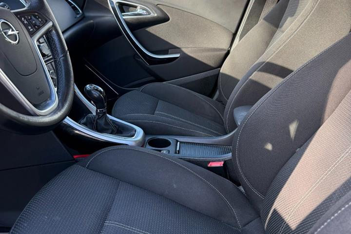 undefined Opel Astra fra 2011