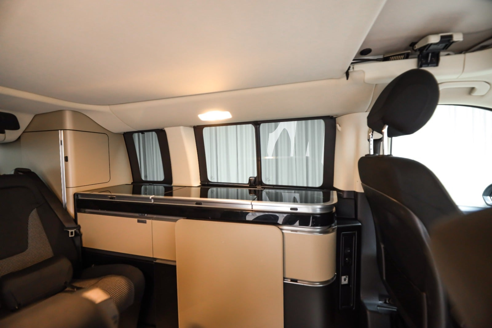 Grå Mercedes V250 d fra 2019
