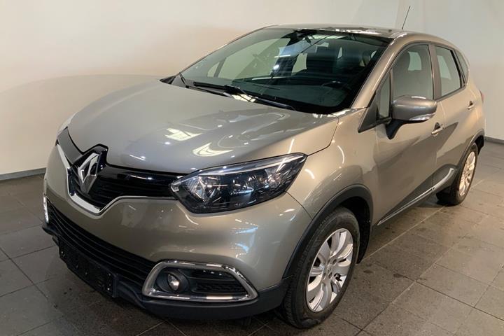 Beige Renault Captur fra 2013 set udefra