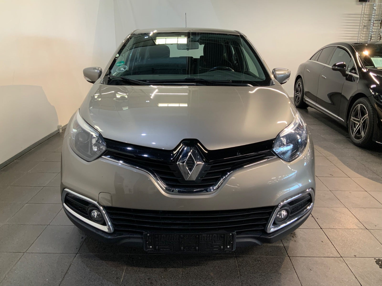 Beige Renault Captur fra 2013