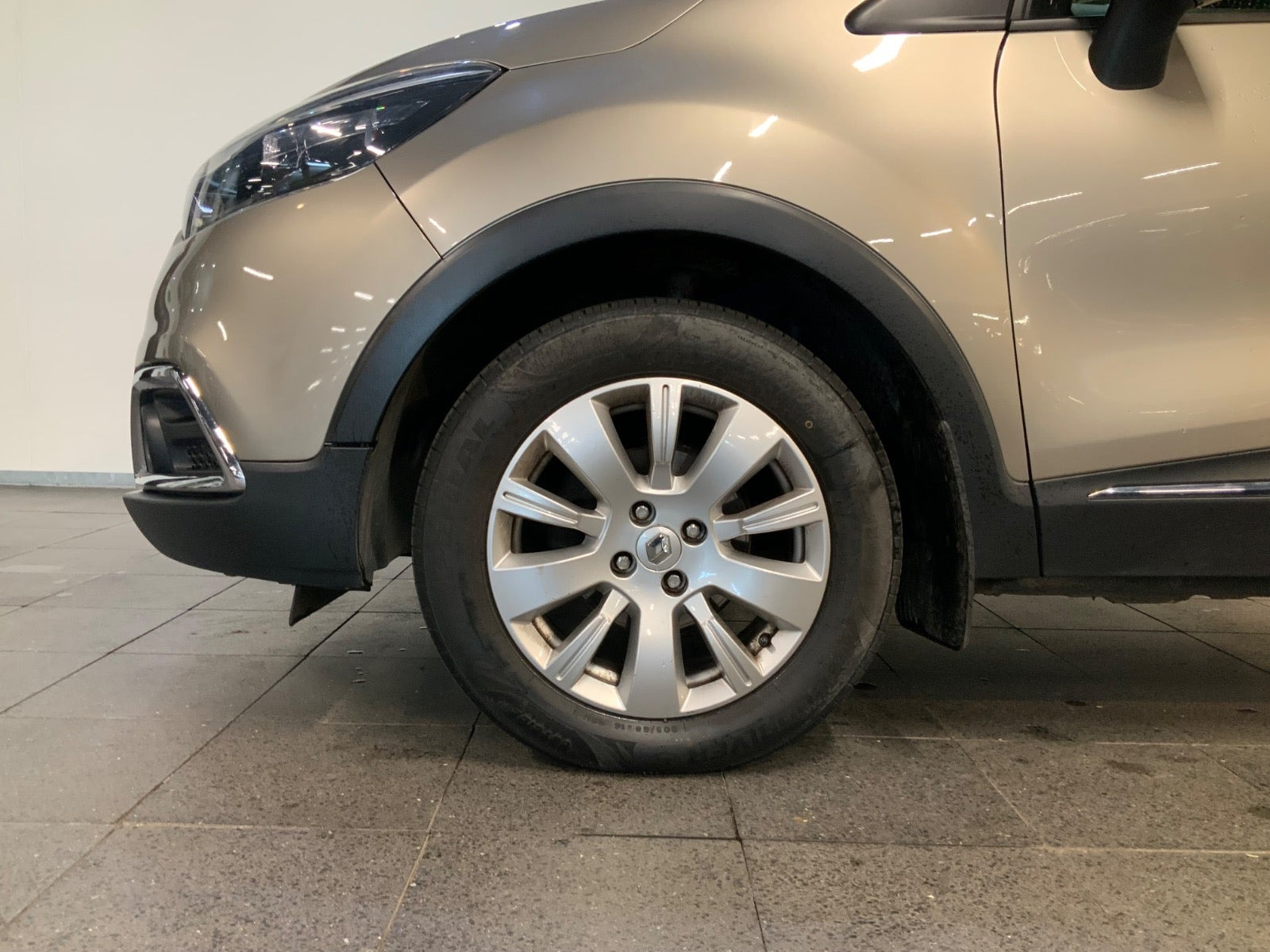 Beige Renault Captur fra 2013