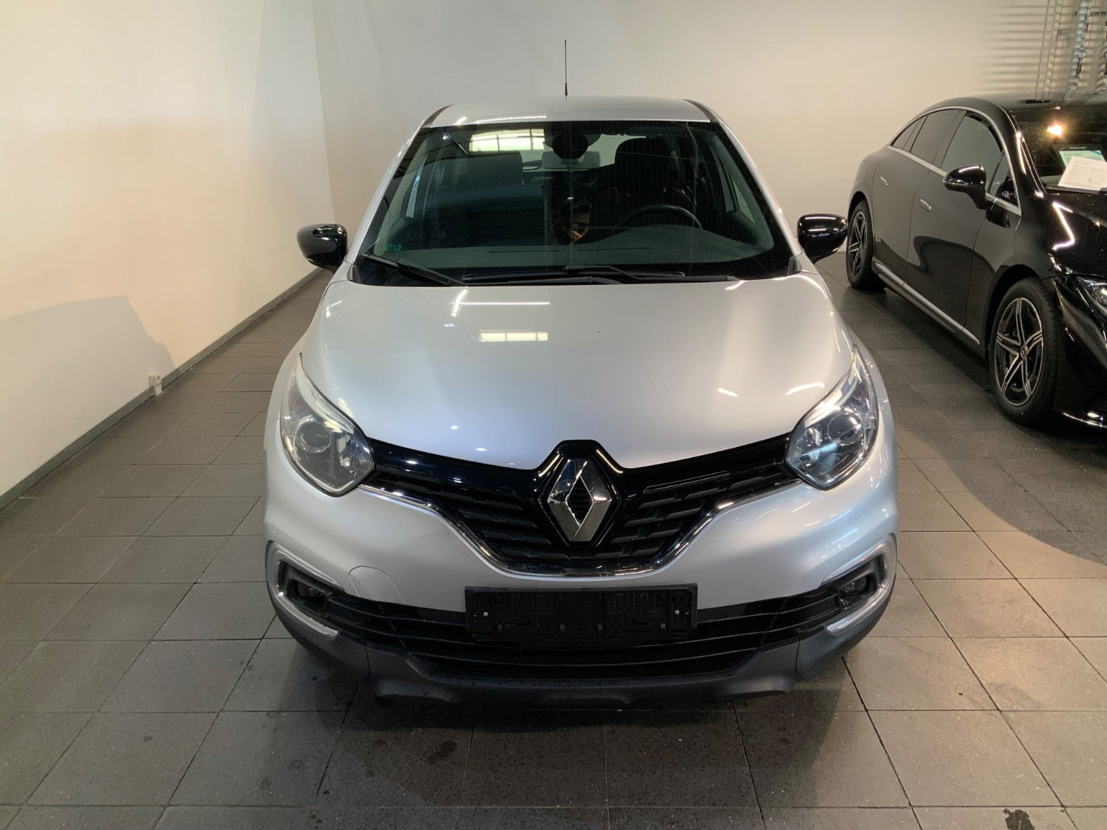 Sølv Renault Captur fra 2018