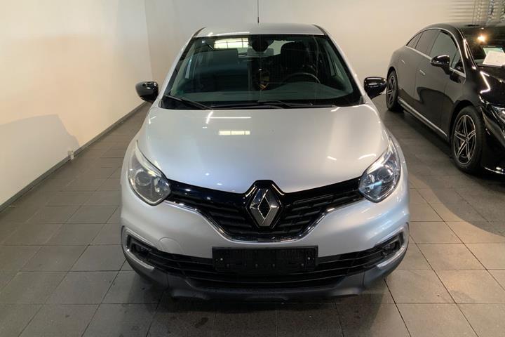 Sølv Renault Captur fra 2018