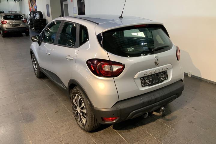 Sølv Renault Captur fra 2018
