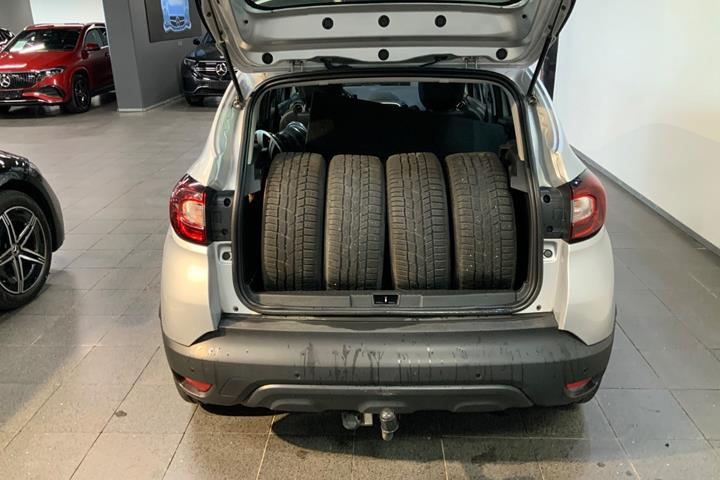 Sølv Renault Captur fra 2018