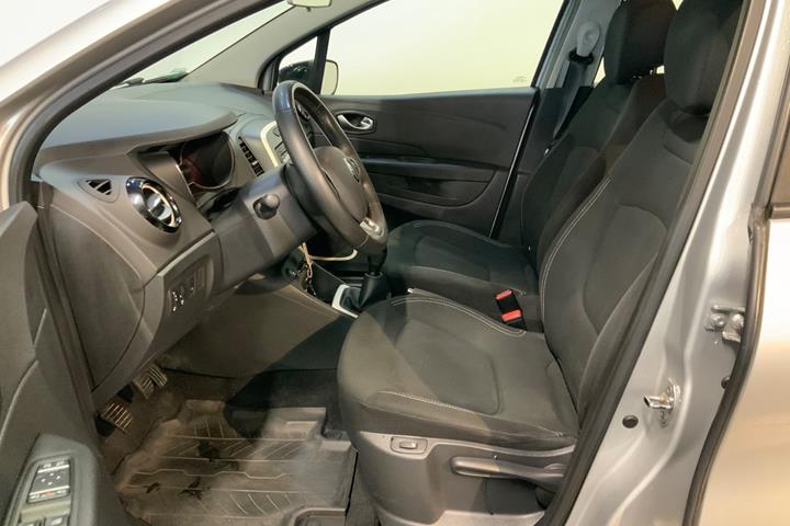 Sølv Renault Captur fra 2018