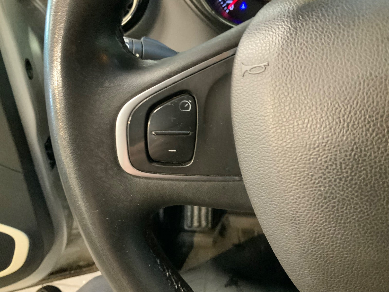 Sølv Renault Captur fra 2018