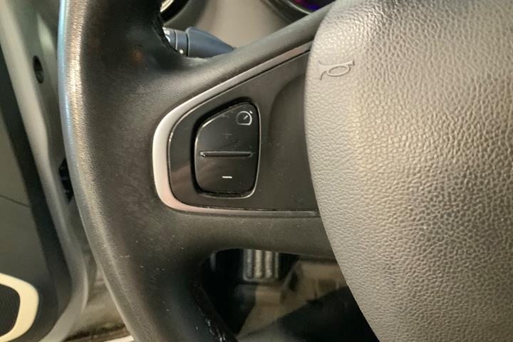 Sølv Renault Captur fra 2018