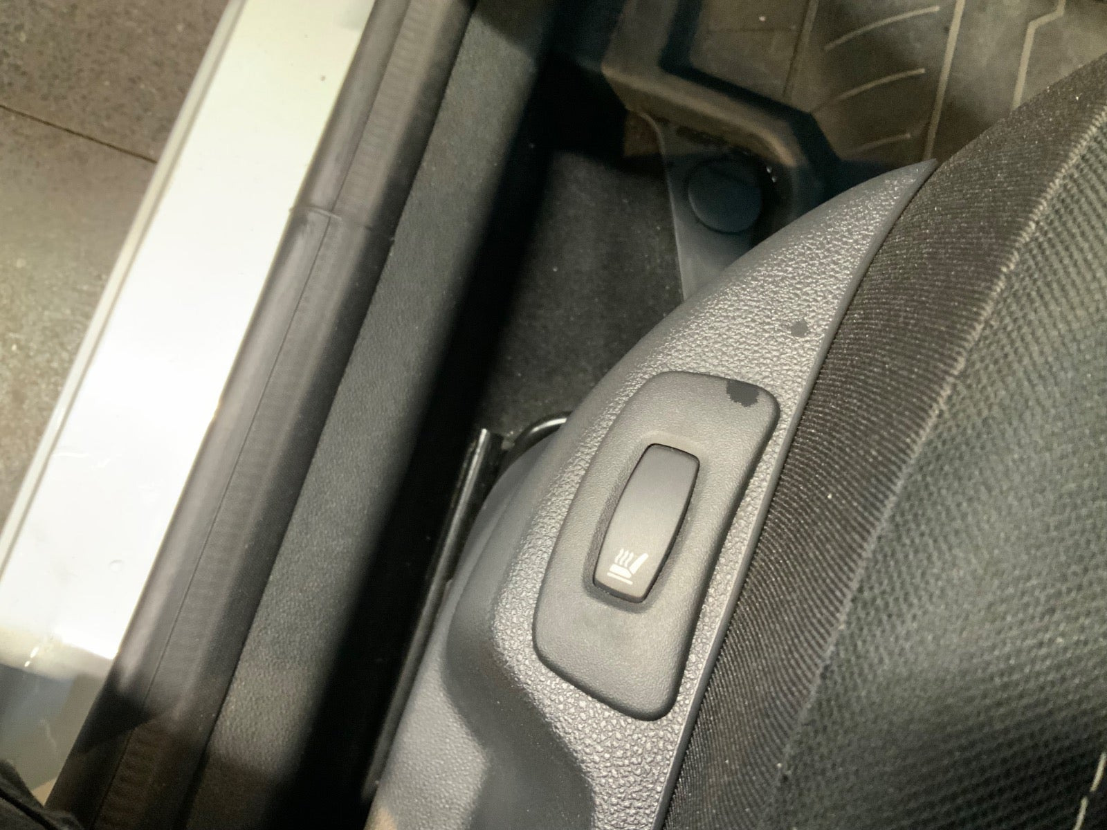 Sølv Renault Captur fra 2018