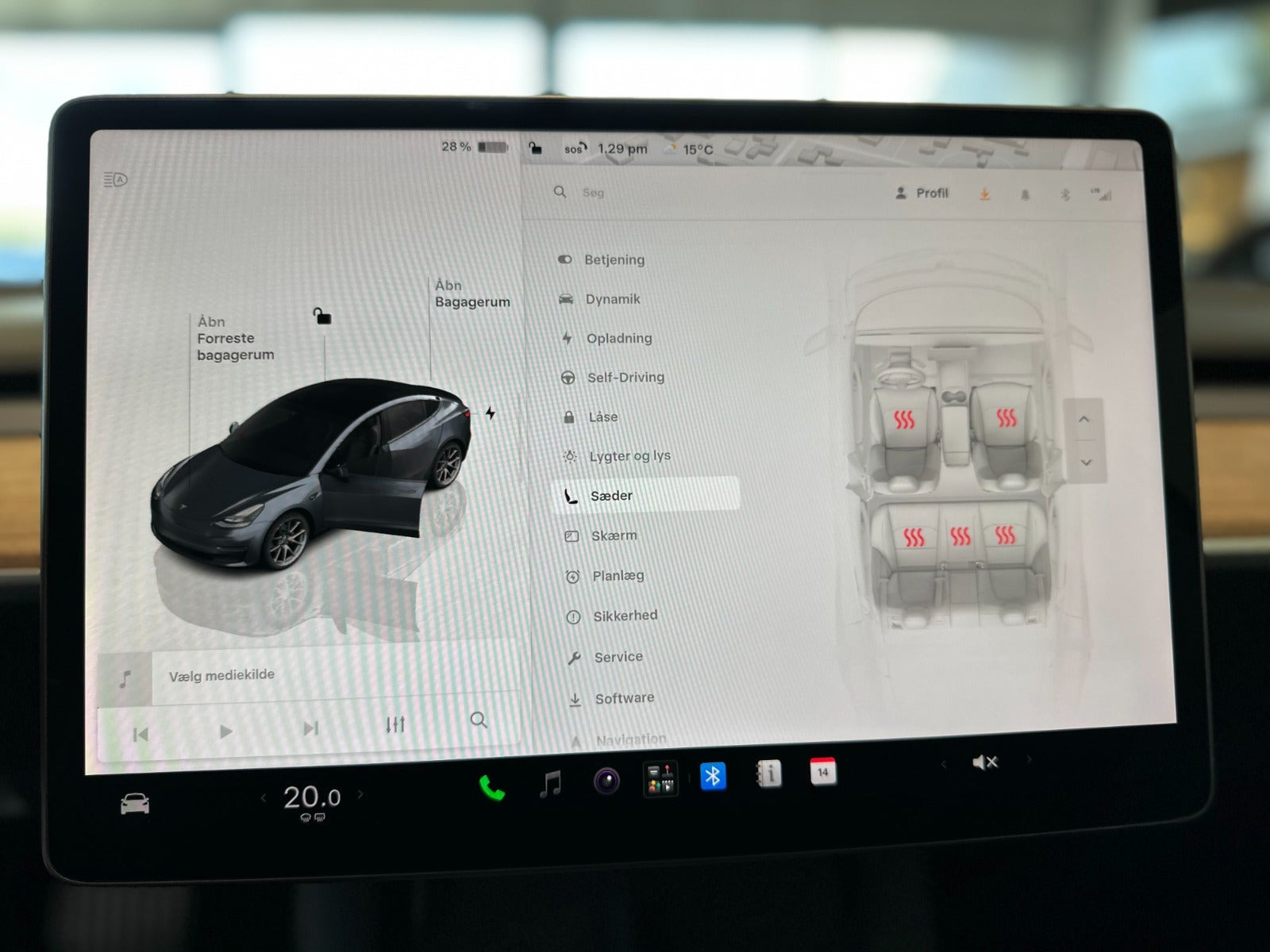Grå Tesla Model 3 fra 2022