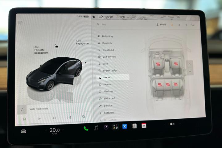 Grå Tesla Model 3 fra 2022
