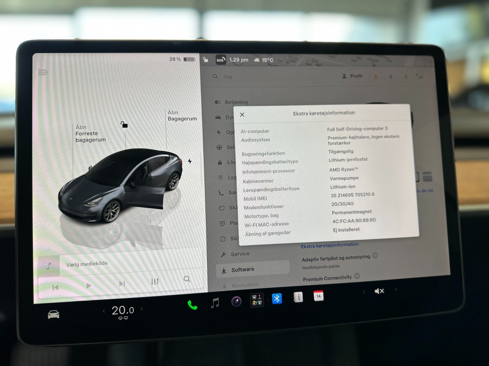 Grå Tesla Model 3 fra 2022