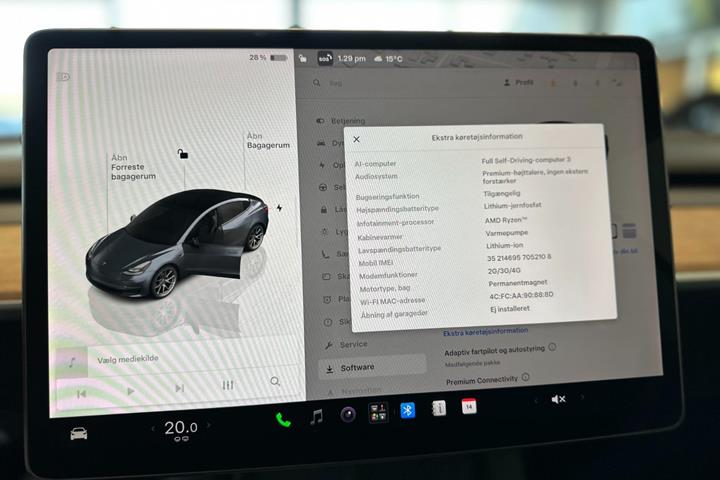 Grå Tesla Model 3 fra 2022
