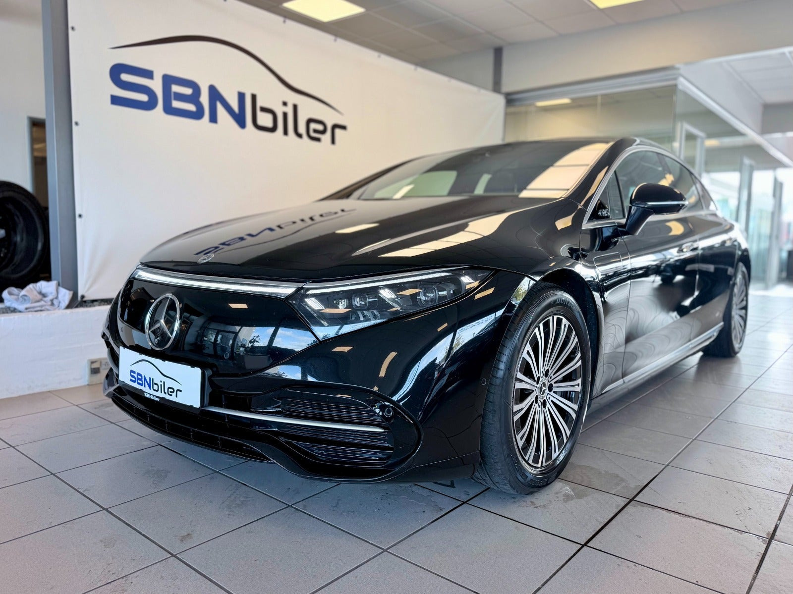 Sort Mercedes EQS450+ fra 2022