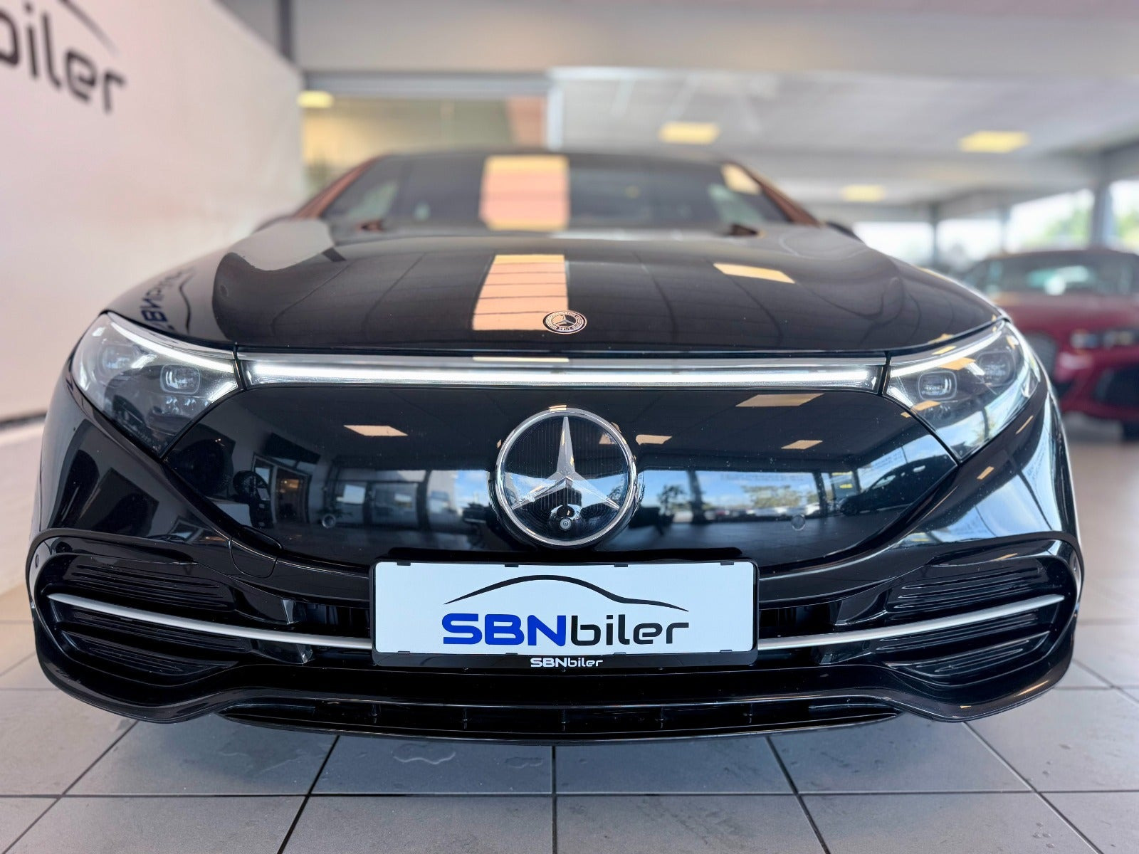 Sort Mercedes EQS450+ fra 2022
