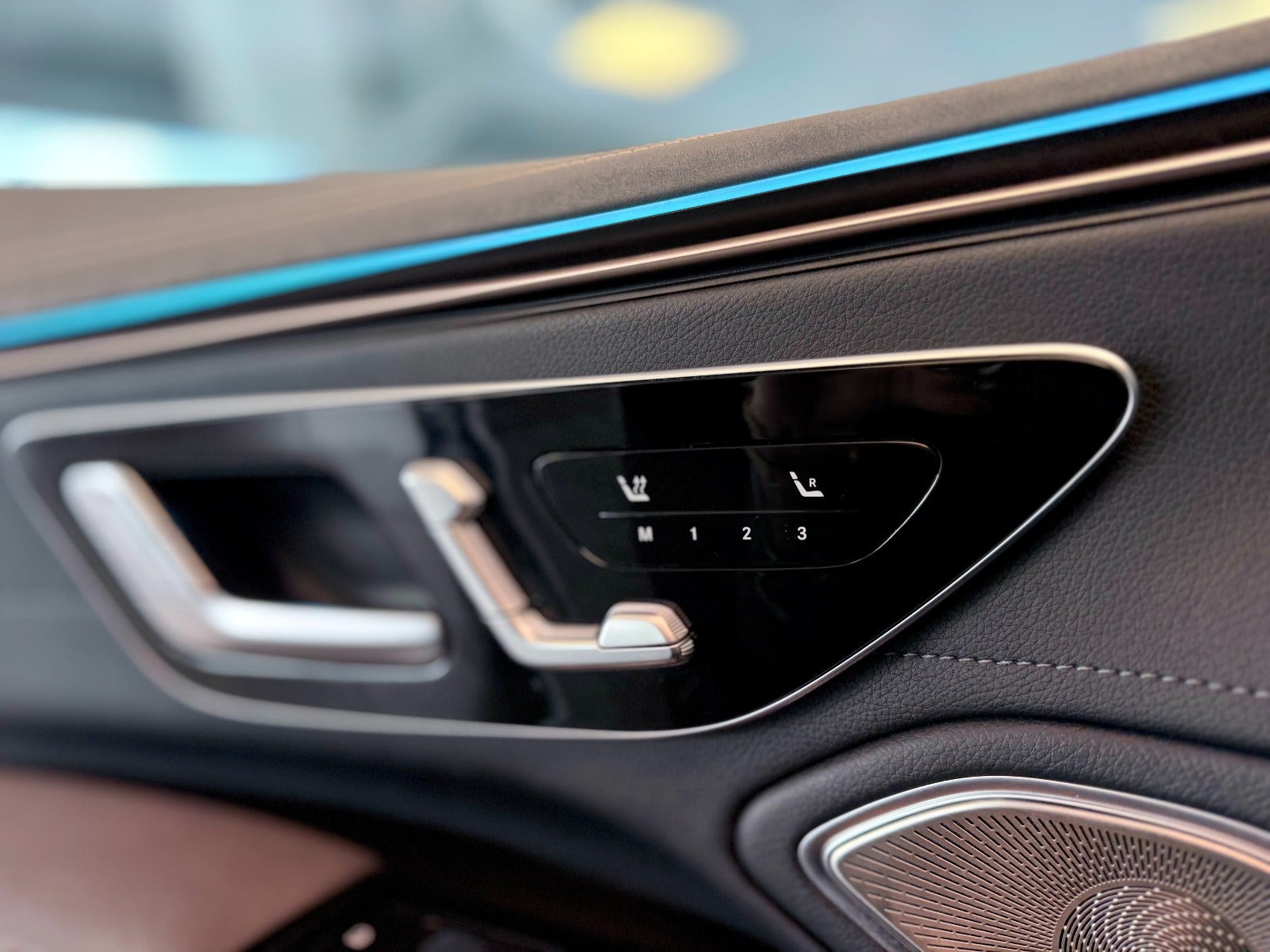 Sort Mercedes EQS450+ fra 2022