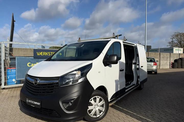 Hvid Opel Vivaro fra 2019