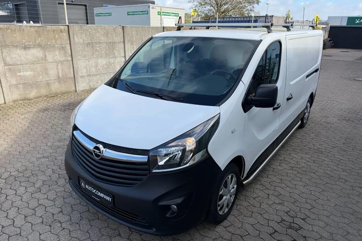 Hvid Opel Vivaro fra 2019