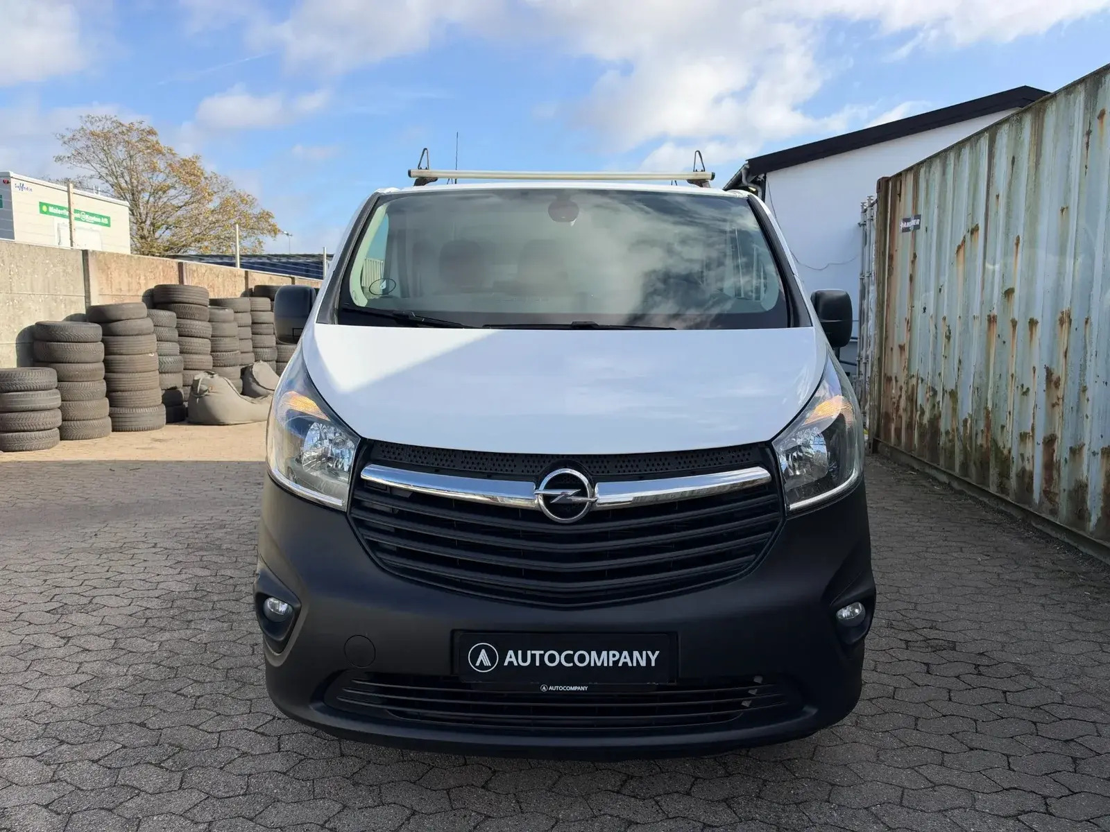 Hvid Opel Vivaro fra 2019