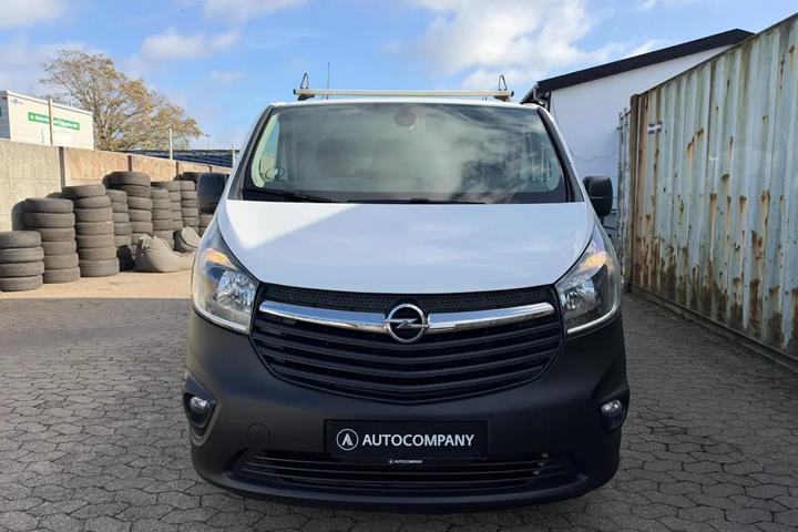 Hvid Opel Vivaro fra 2019