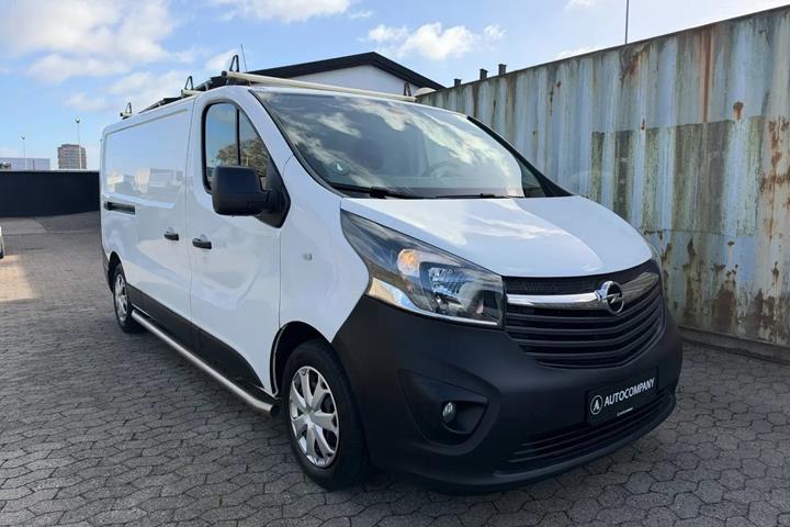 Hvid Opel Vivaro fra 2019