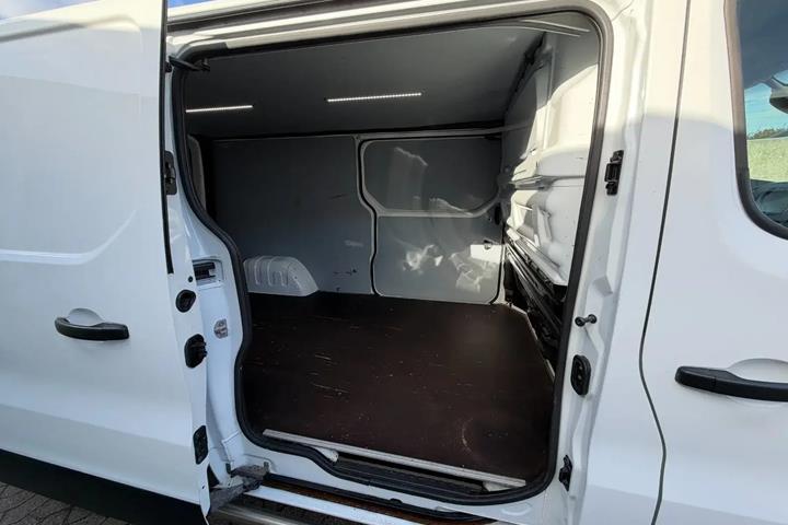 Hvid Opel Vivaro fra 2019