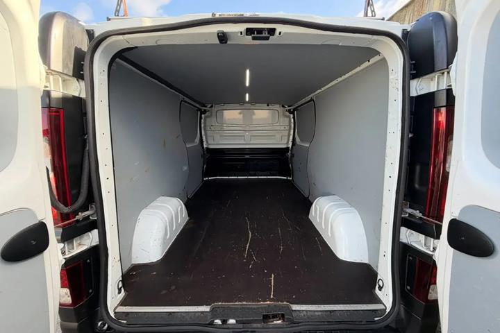 Hvid Opel Vivaro fra 2019